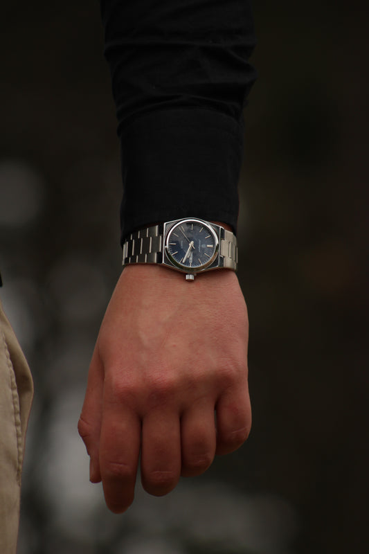 Reloj Poedagar Fondo Azul Marino