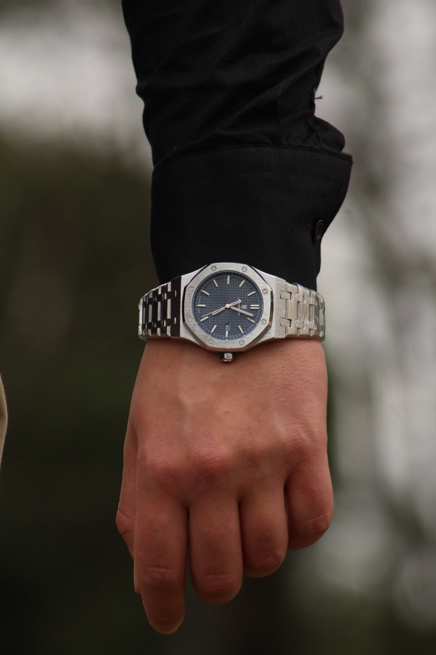 Reloj octagonal cara azul