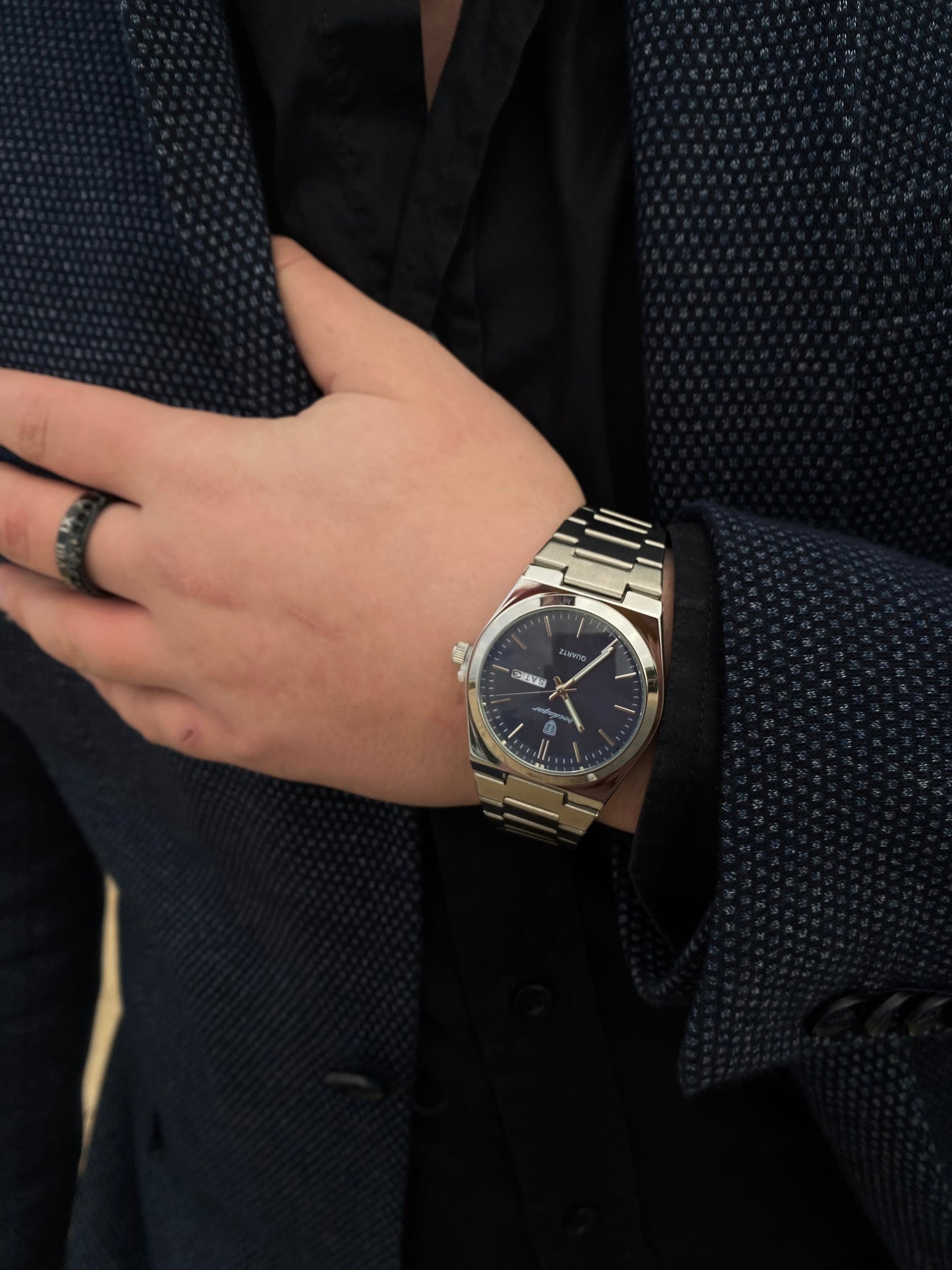 Reloj Poedagar Fondo Azul Marino