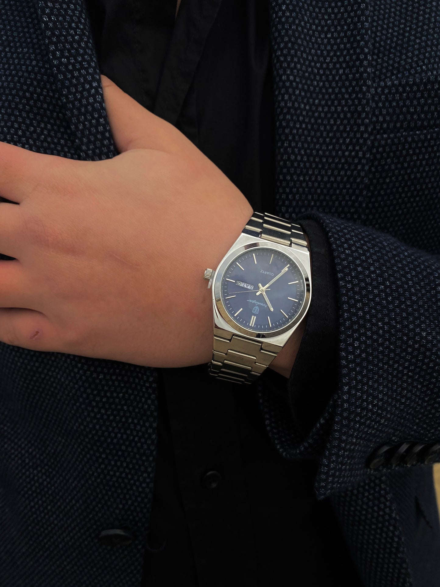 Reloj Poedagar Fondo Azul Marino
