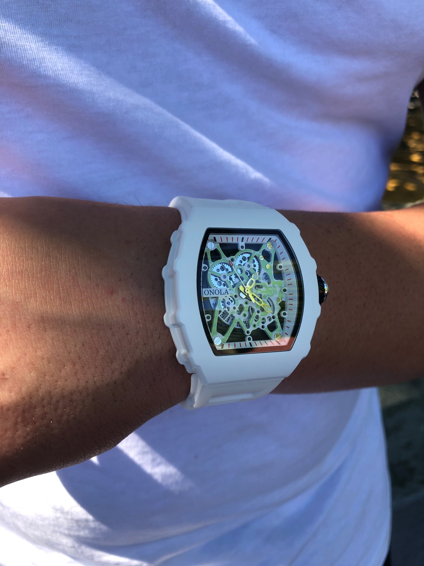 Richard mille blanco detalles en verde agua