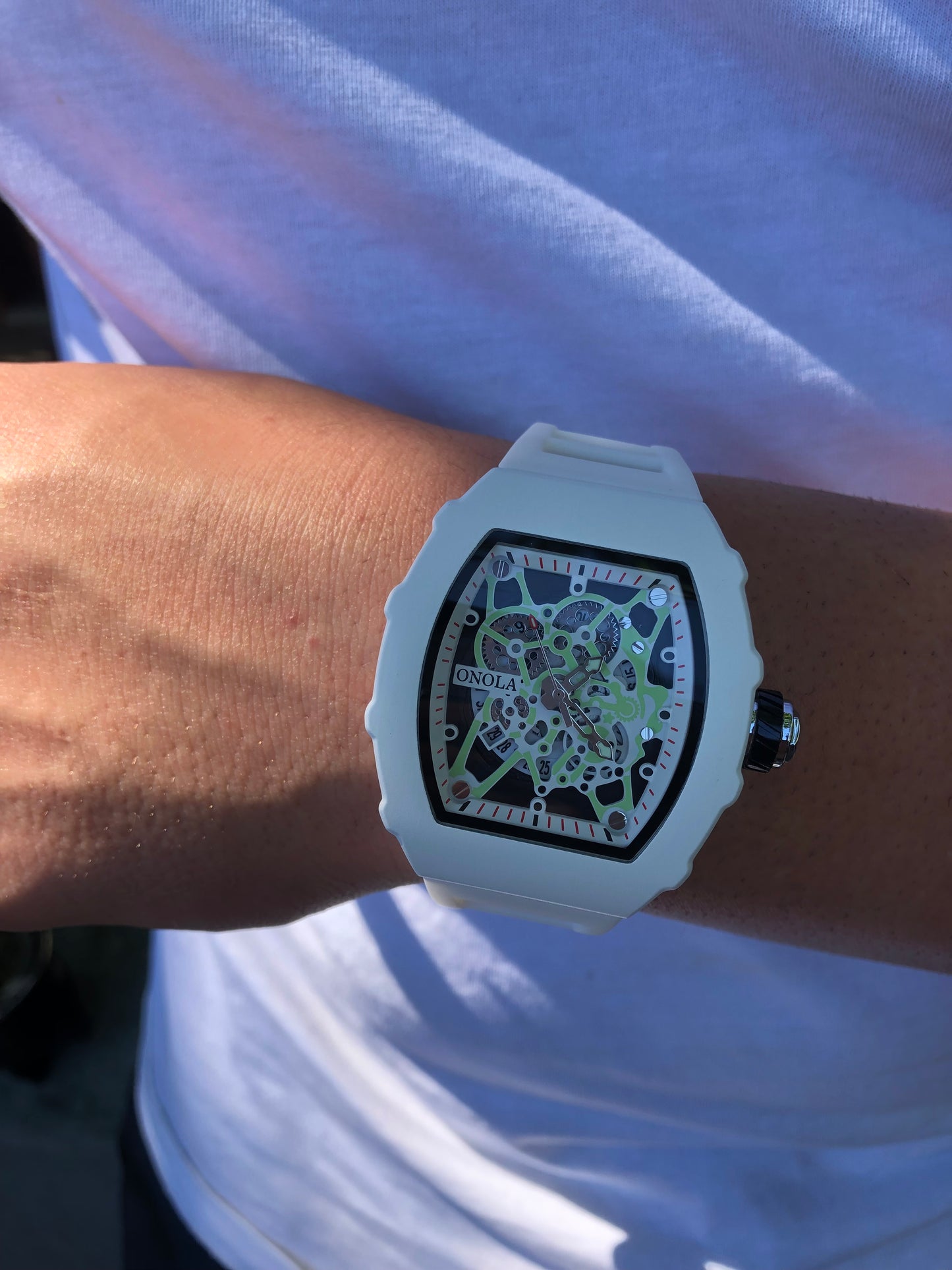 Richard mille blanco detalles en verde agua