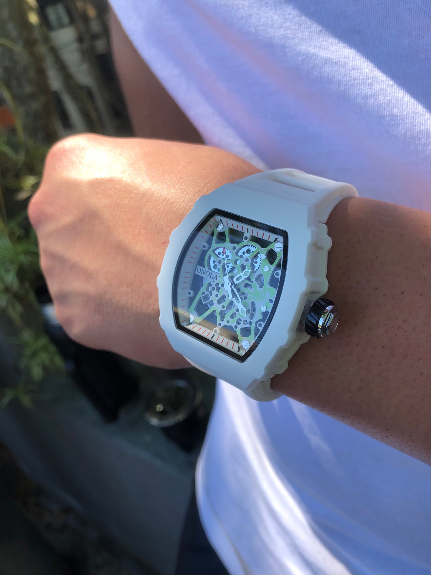 Richard mille blanco detalles en verde agua
