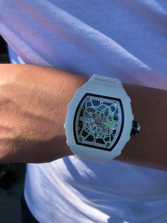 Richard mille blanco detalles en verde agua